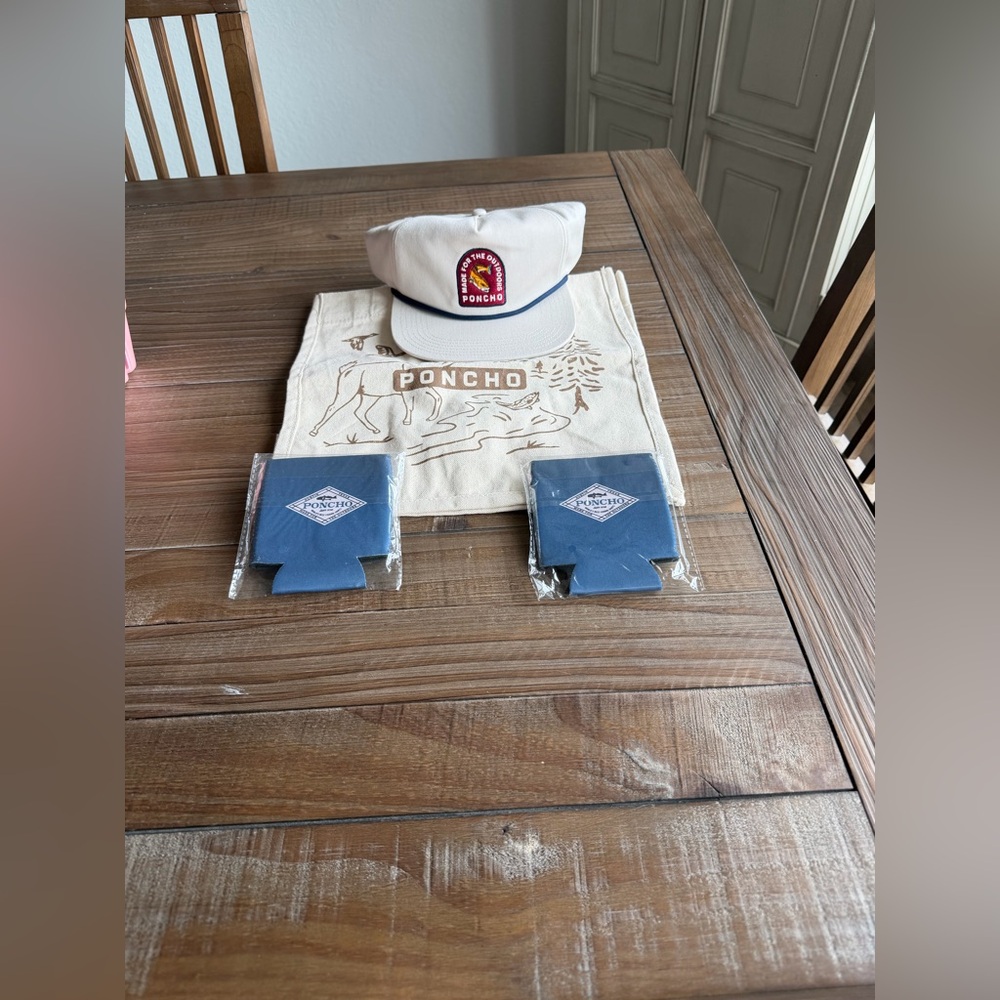 Poncho Outdoors Gift Pack